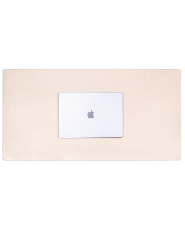 XXL DESK large-format desk pad from byRavn in natural leather with a laptop