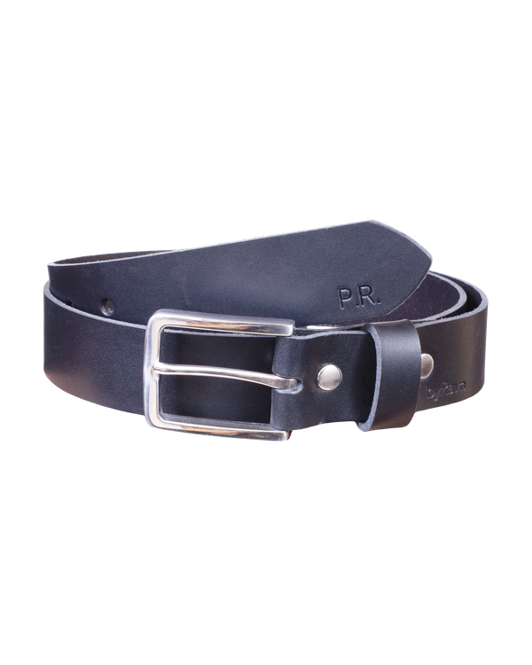 EDGE belt from byRavn in black leather with steel buckle and the initials "P.R." engraved on the tip
