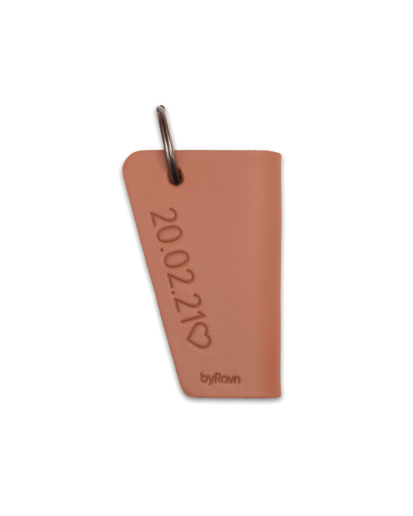 FOLD leather key holder from byRavn in cognac with steel key ring and the date "20.02.21" ♡ engraved