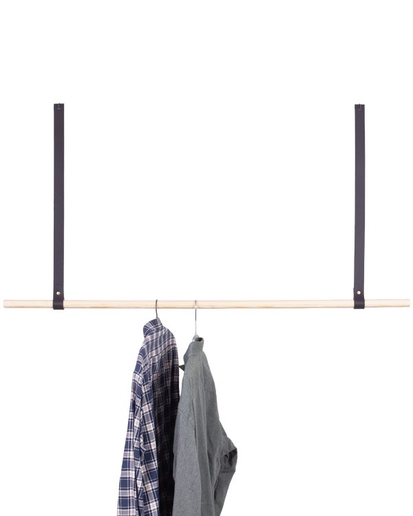 HOLD 15 leather hanging straps from byRavn in dark brown with a wooden clothes rail and two shirts