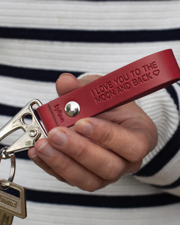 HOOK leather keyring in red with the engraving "I love you to the moon and back" ♡ held in hand with key