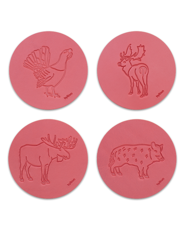 MOKKA hunting leather coasters from byRavn in red, pack B with 4 motifs: capercaillie, fallow deer, elk and wild boar