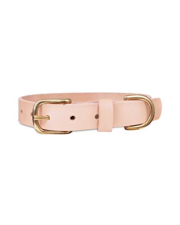 PAW25 leather dog collar from byRavn in natural full-grain leather, 25 mm wide, with solid brass buckle and D-ring