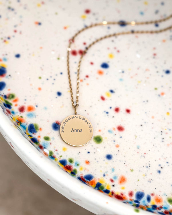 SIA CIRCLE necklace in gold-plated steel with a name and birth details engraved in a circle