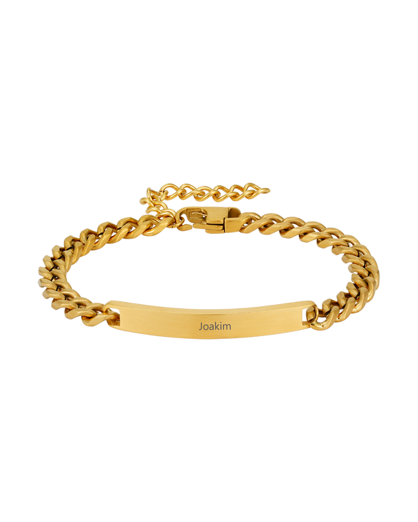 ARA bracelet from byRavn in matte gold-plated stainless steel, curb chain with plate engraved with the name "Joakim"