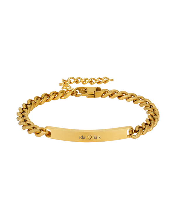AVA bracelet from byRavn in matte gold-plated stainless steel, curb chain with plate engraved "Ida ♡ Erik"