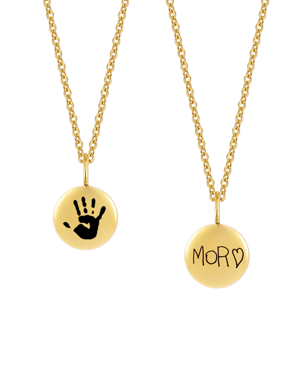 AYA MOTIF necklace from byRavn in gold-plated steel, two small pendants engraved with a child's handprint and handwritten "Mor" ♡