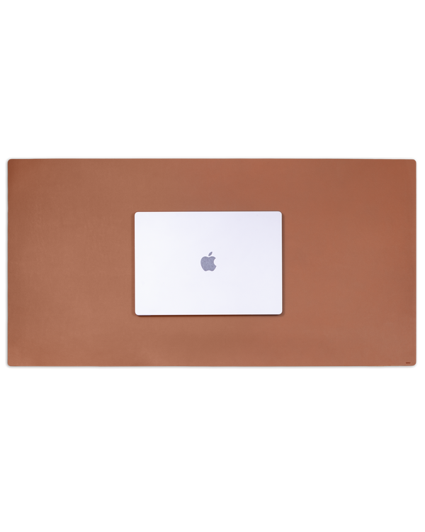 XXL DESK large-format desk pad from byRavn in cognac leather with a laptop
