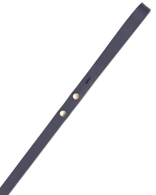 DOX160 leather dog leash from byRavn in black leather with a bluish tint, 160 cm, joined with two brass rivets and byRavn embossing
