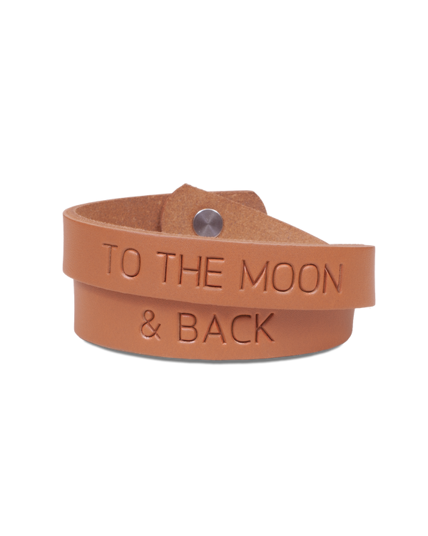 DUO leather bracelet from byRavn in cognac full-grain leather, double wrap with the engraving "To the moon & back"