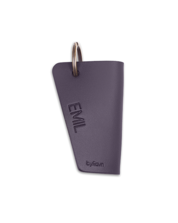 FOLD leather key holder from byRavn in dark brown with steel key ring and the name "Emil" engraved