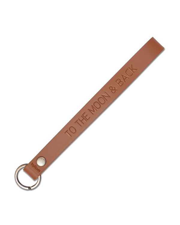 LUX leather keyring from byRavn in cognac, slim strap with steel key ring and the engraving "To the moon & back"
