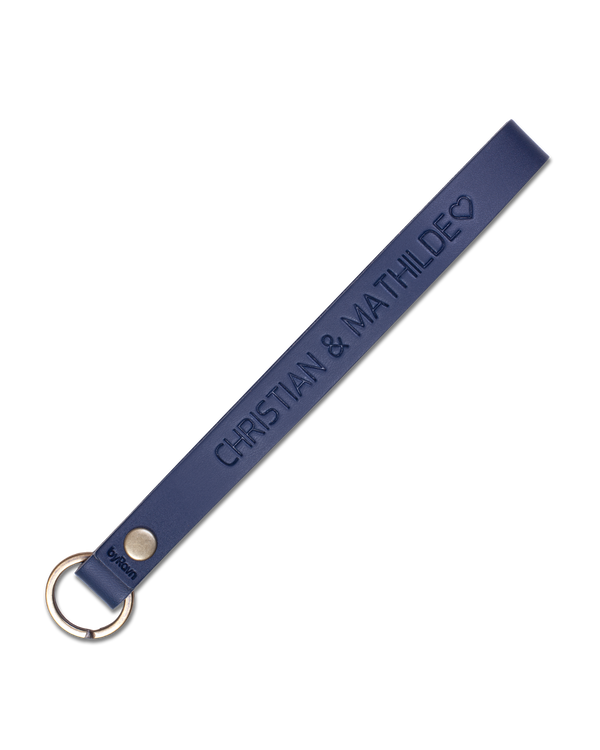 LUX leather keyring from byRavn in navy blue, slim strap with steel key ring and the engraving "Christian & Mathilde" ♡