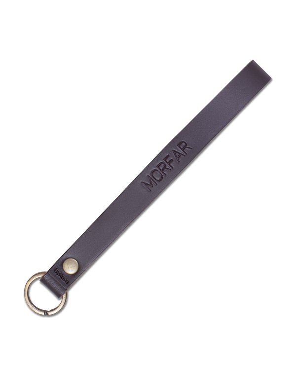 LUX leather keyring from byRavn in dark brown, slim strap with antique brass key ring and the engraving "Morfar"