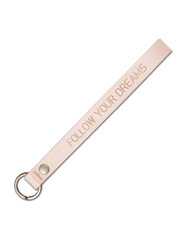 LUX leather keyring from byRavn in natural, slim strap with steel key ring and the engraving "Follow your dreams"