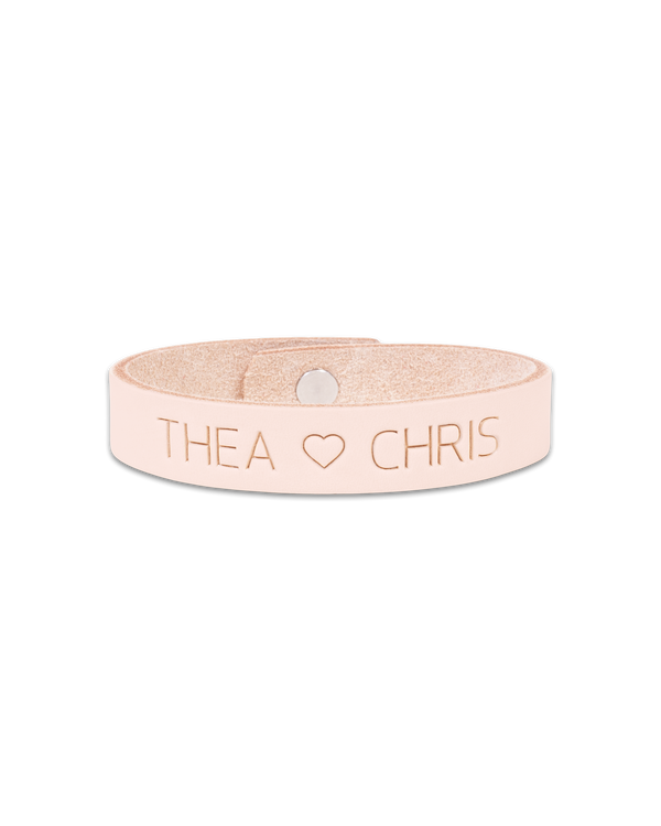 MONO leather bracelet from byRavn in natural leather with the engraving "Thea ♡ Chris" and press stud