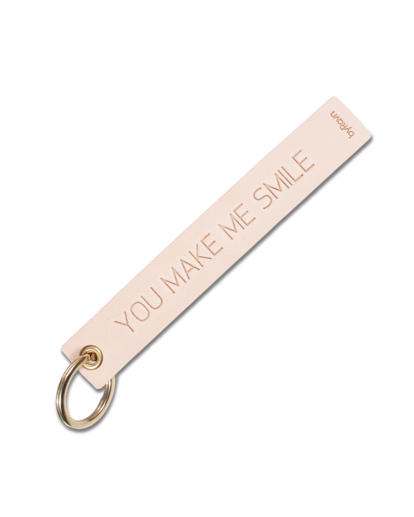 SOLO Large keyring from byRavn in natural leather with the engraving "You make me smile" and gold-coloured ring