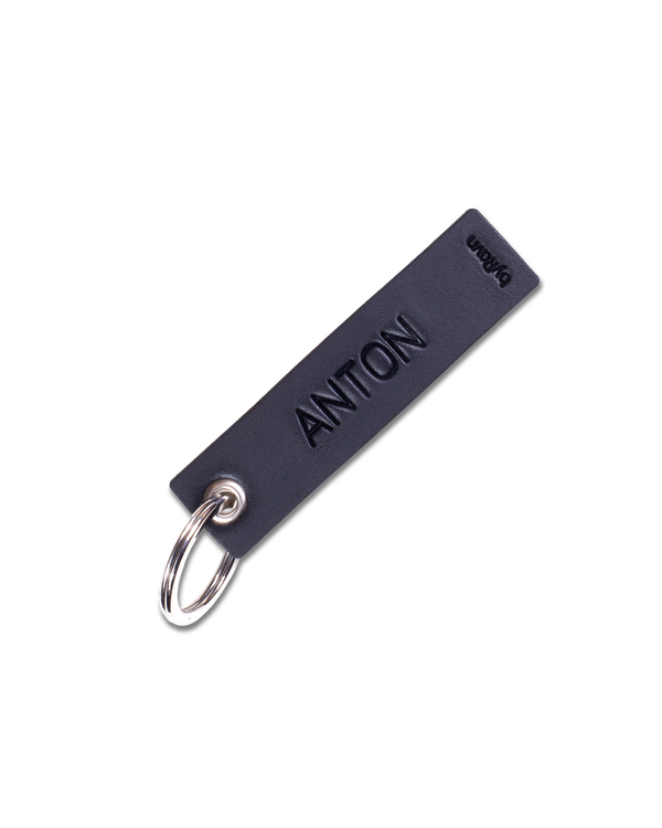SOLO Small keyring from byRavn in black leather with the name "Anton" engraved and steel key ring